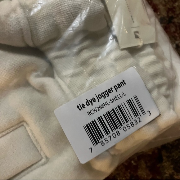 Rylee + Cru Tie Dye jogger pant in Shell size large - Picture 5 of 5